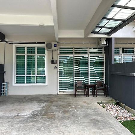 M2H Homestay Kuantan Buitenkant foto